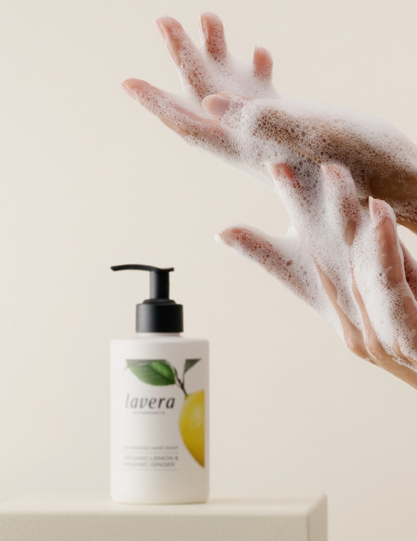 lavera Soin Lavant Mains Citron Bio & Gingembre Bio lors de l'application