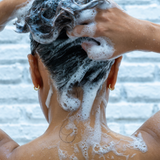 lavera Pflegeshampoo Fresh & Clear in der Anwendung