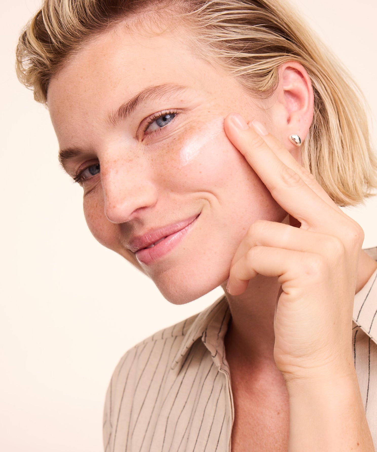 lavera basis sensitive Night Cream Calming during application