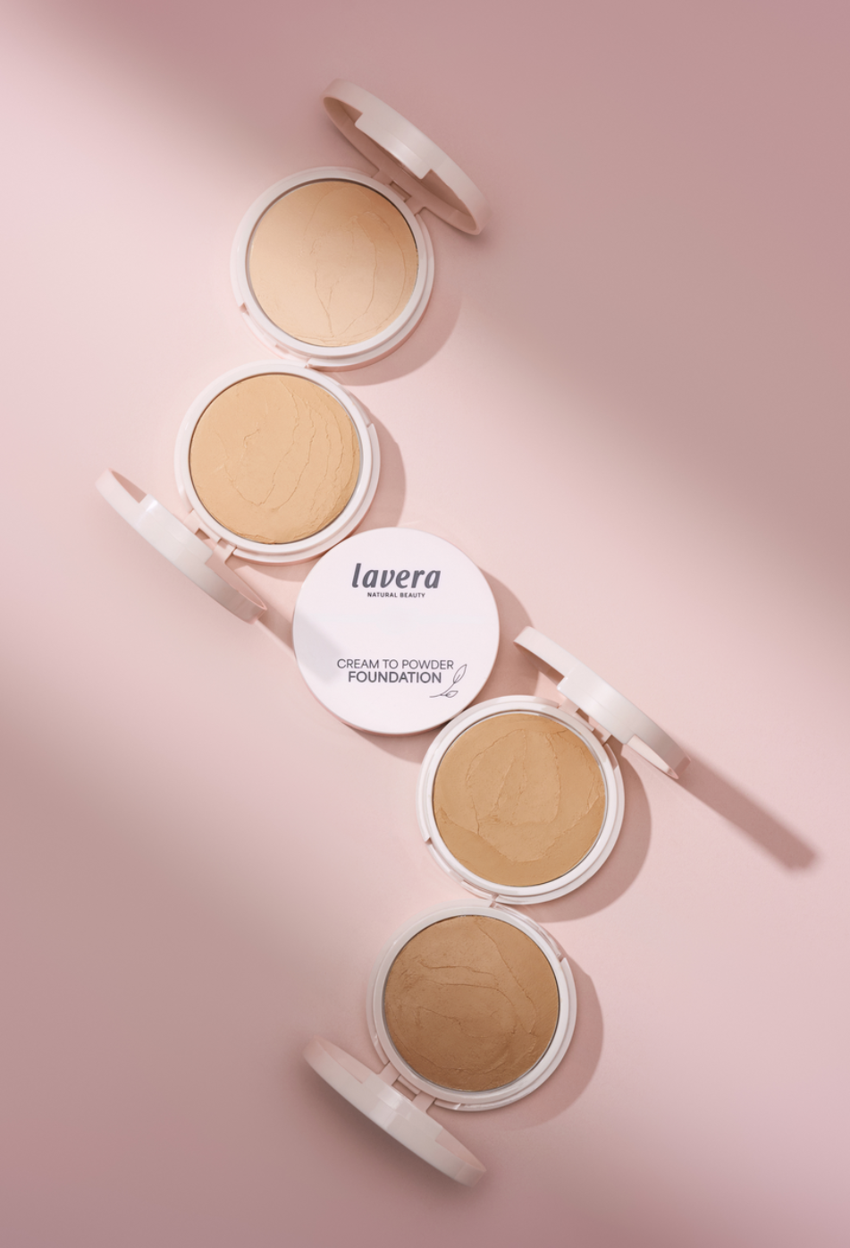 lavera Cream to Powder Foundation -Tanned 2.0- in der Anwendung