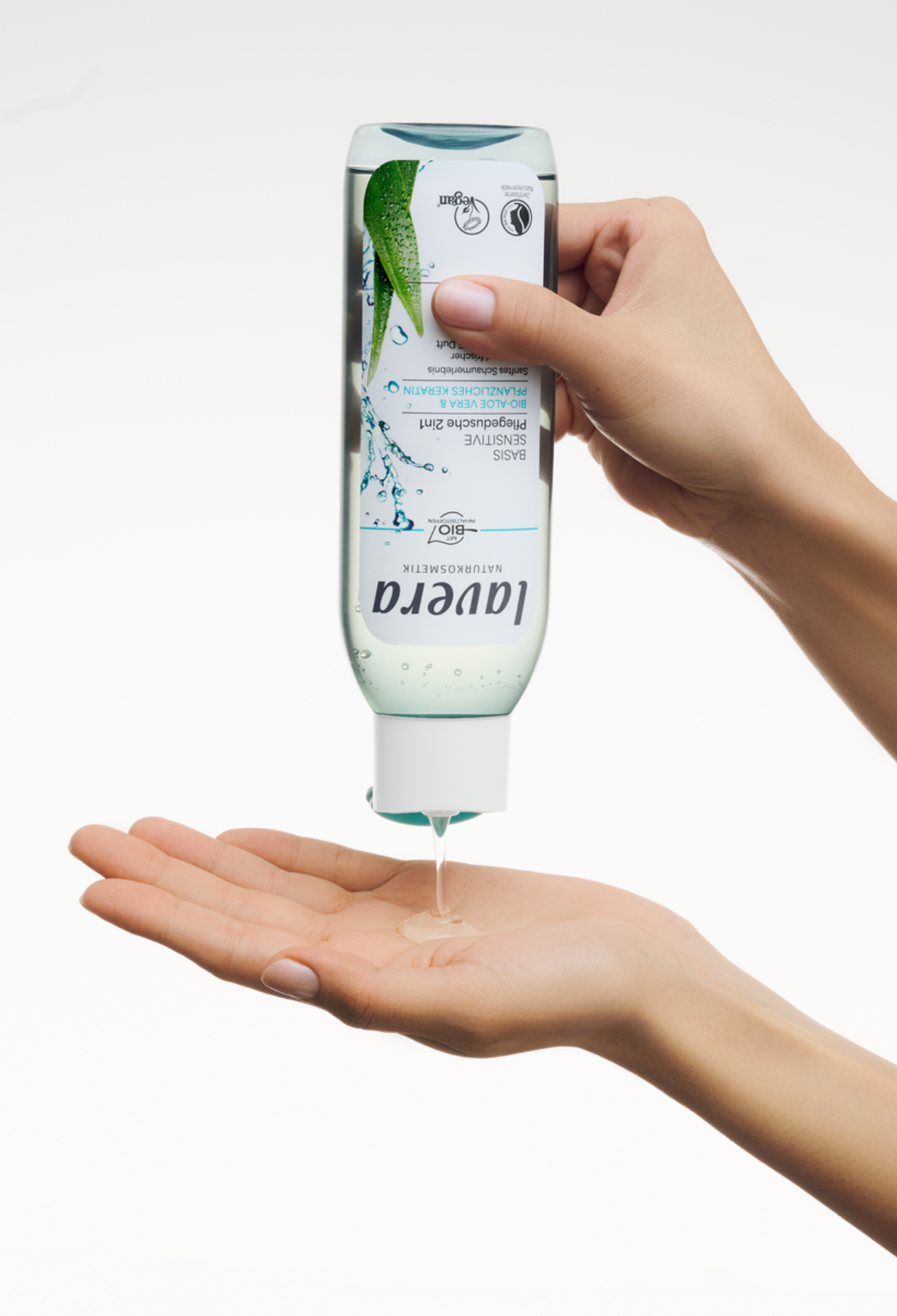 lavera Body Wash basis sensitive 2in1 during application