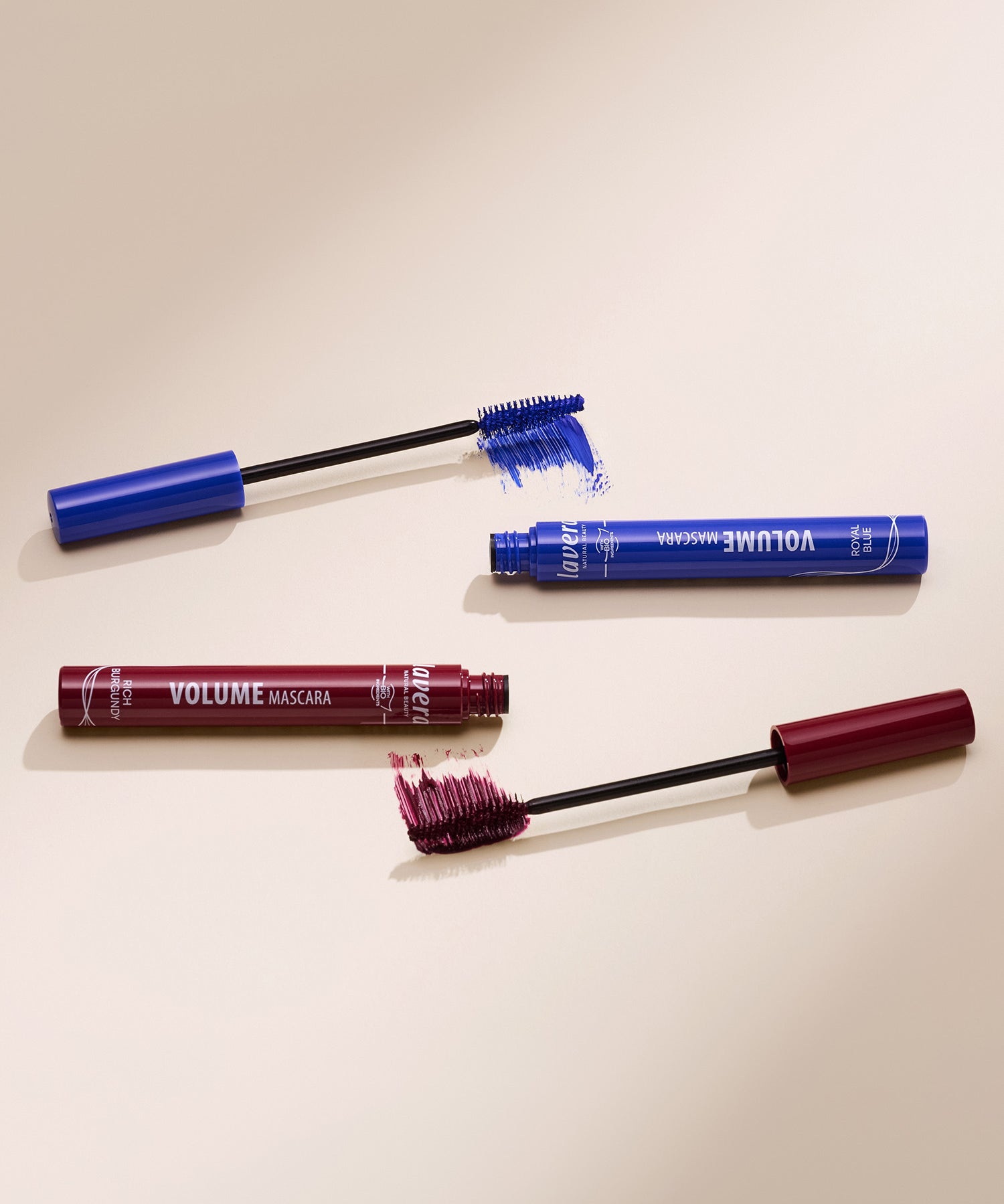 lavera Volume Mascara -Rich Burgundy 02- in der Anwendung