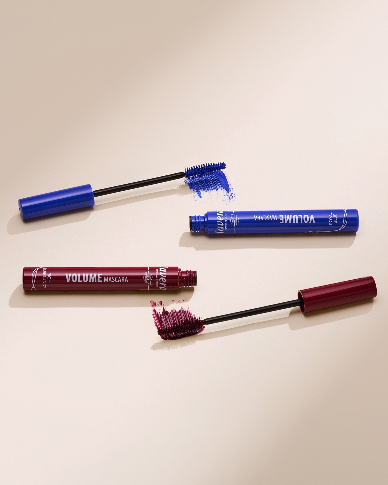 lavera Volume Mascara -Rich Burgundy 02- lors de l'application