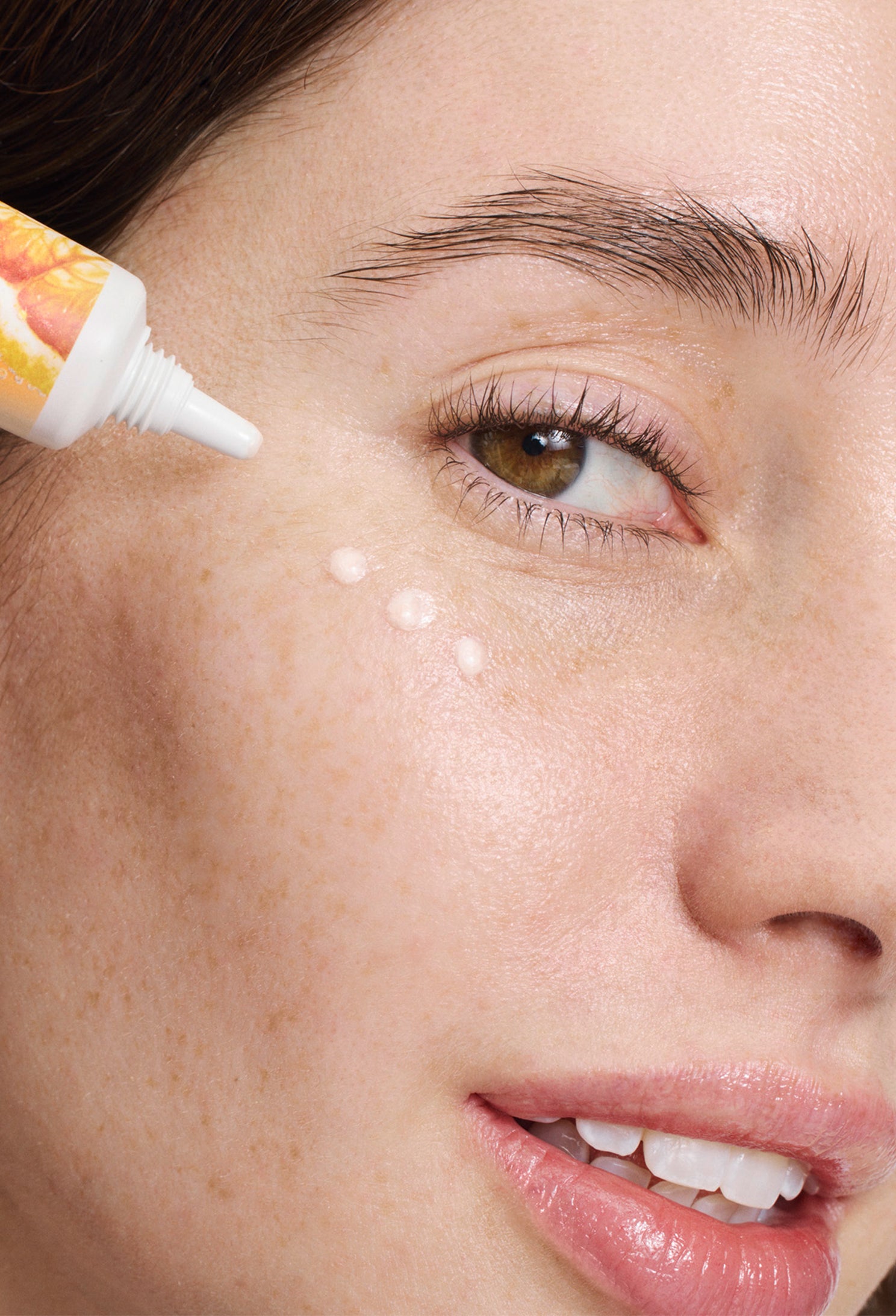 lavera Glow by Nature Illuminating Eye Cream during application