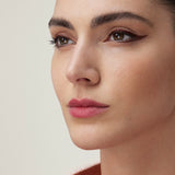 lavera Bare Melty Lips -Berry Blaze 01- lors de l'application