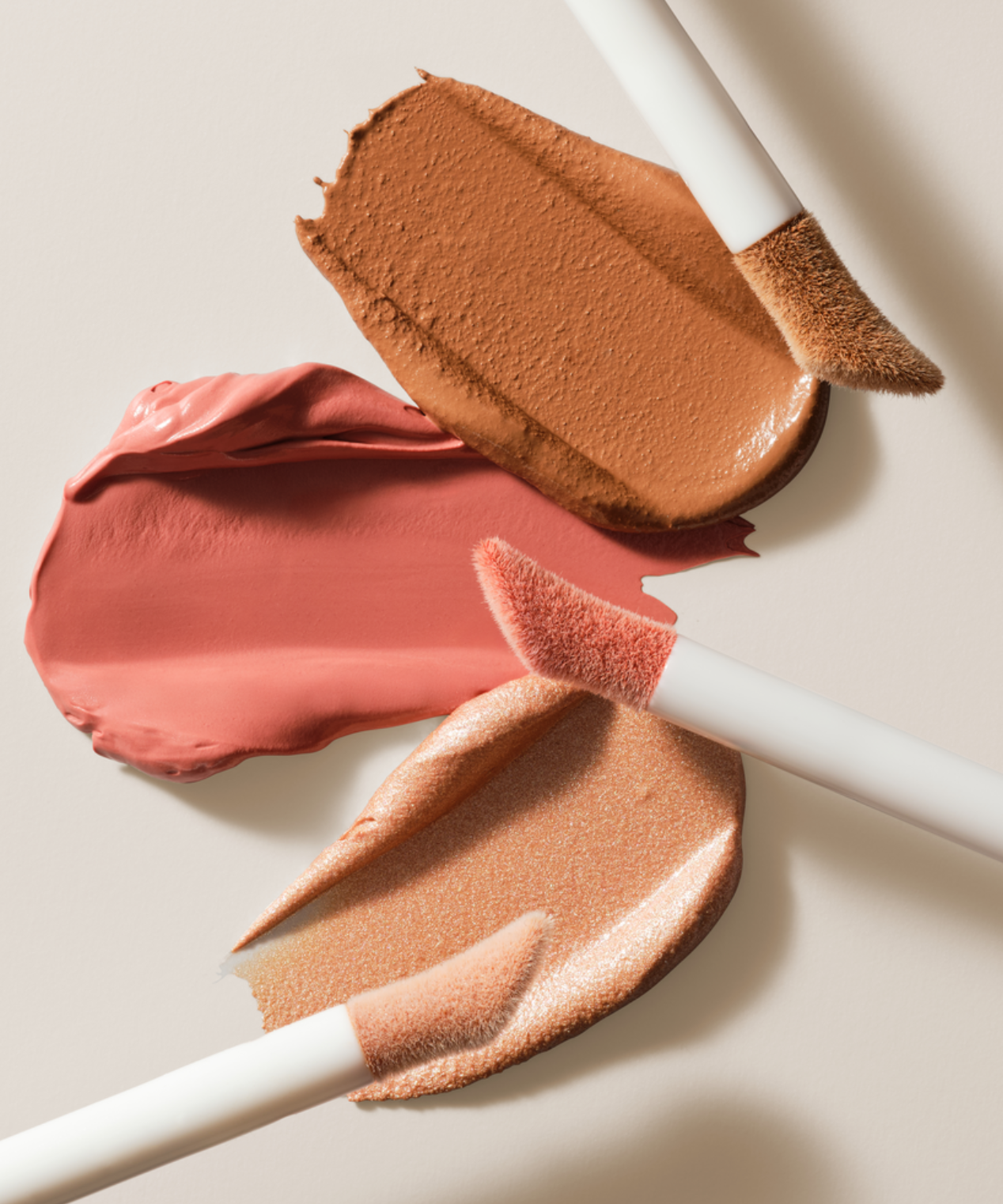 lavera Liquid Glow & Contour -Liquid Highlighter 03- in der Anwendung
